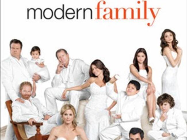 Creador de Modern Family sin problemas por personajes gay