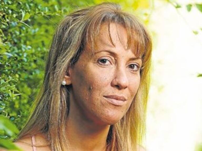 Amplía Lorena Martins denuncia contra su padre en Argentina