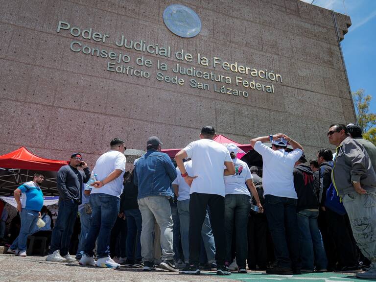 CIUDAD DE MÉXICO, 20AGOSTO2024.- Se llevó a cabo el segundo día de paro de labores por parte de trabajadores del Poder Judicial de la Federación (PJF) frente a la sede San Lázaro del Poder Judicial en protesta contra la reforma propuesta por el Ejecutivo Federal, que según ellos, amenaza la independencia judicial y los derechos laborales. Diversos colectivos han convocado a la sociedad a unirse en defensa del país. FOTO: ALICE MORITZ/CUARTOSCURO.COM