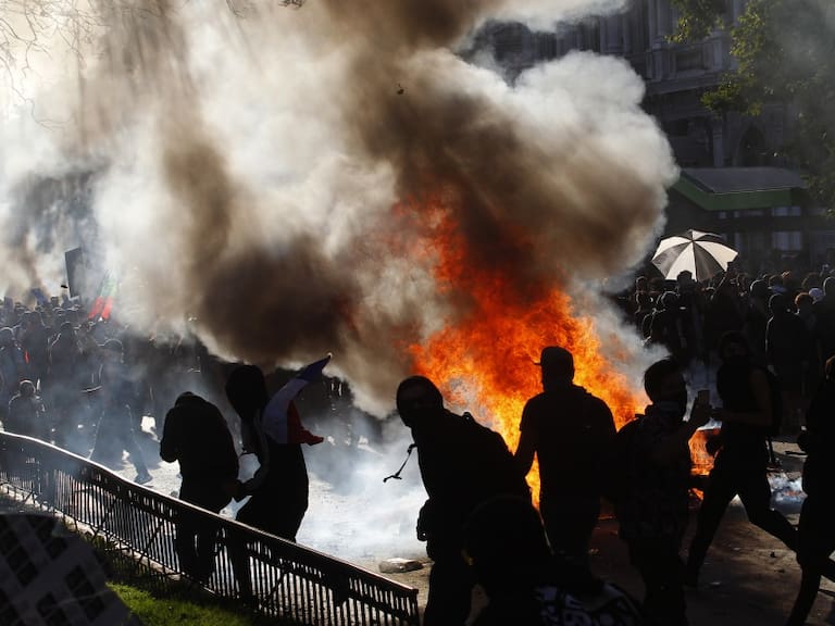 Violentos enfrentamientos marcan el décimo día de protestas en Chile