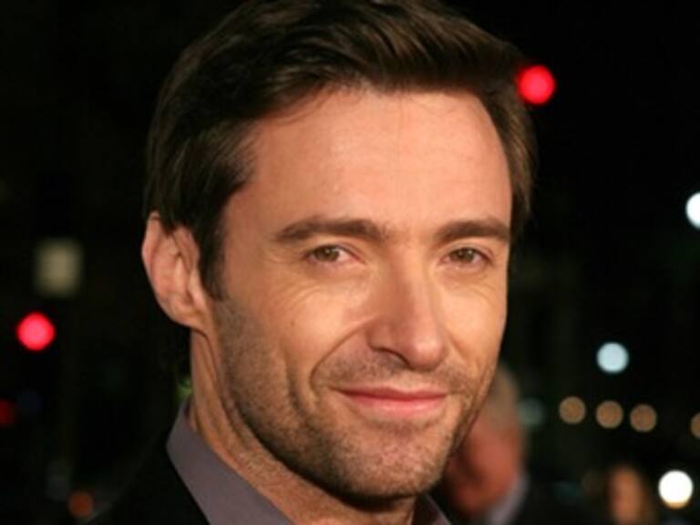 Sorprende Hugh Jackman en paseo por alfombra de 'X-Men orígenes...'