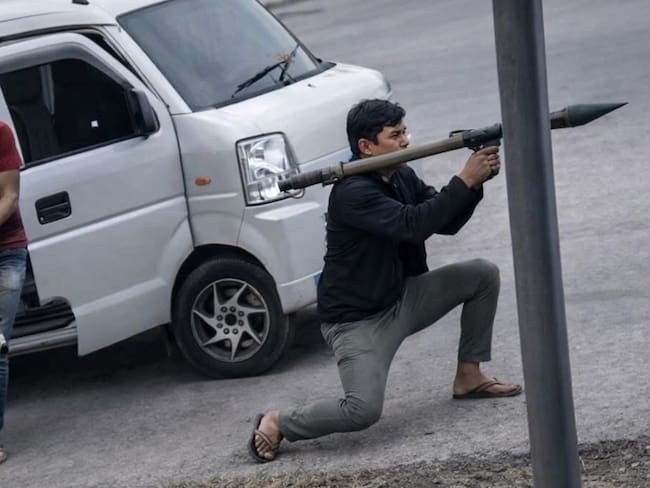 VIDEO: Alcalde sobrevive a ataque con lanzacohetes RPG a plena luz del día en calles de Filipinas