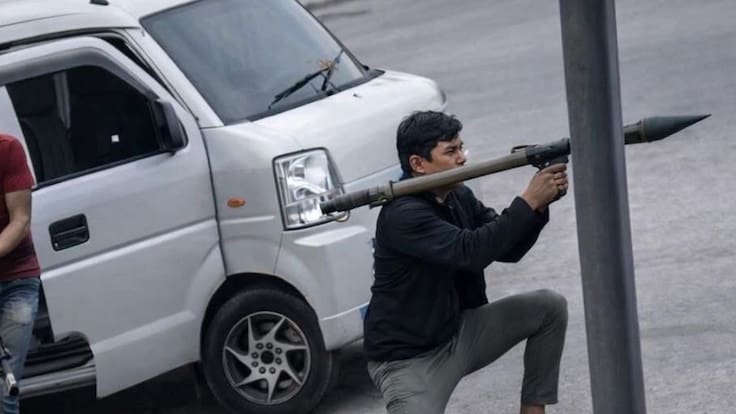 VIDEO: Alcalde sobrevive a ataque con lanzacohetes RPG a plena luz del día en calles de Filipinas