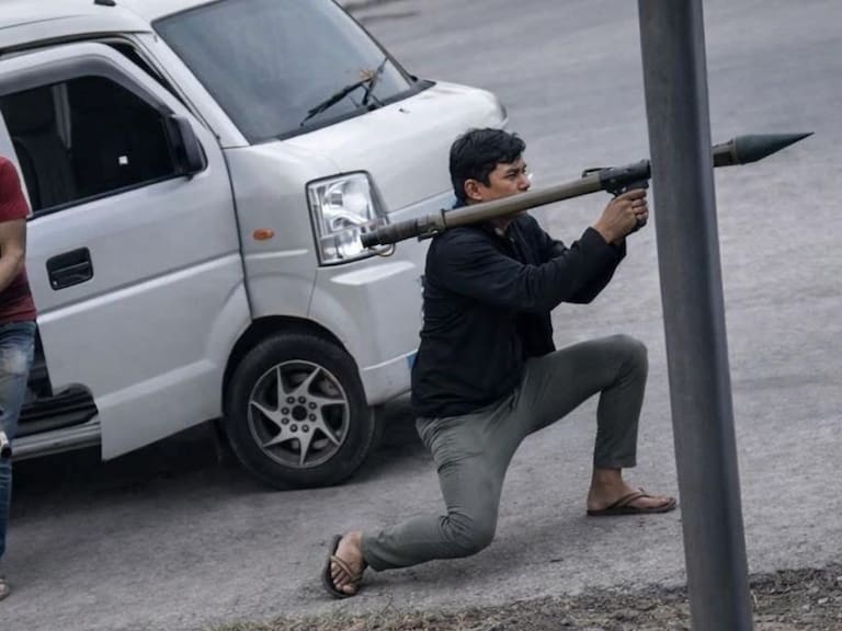 Un alcalde de Filipinas sobrevivió a un ataque con RPG captado por cámaras de seguridad.