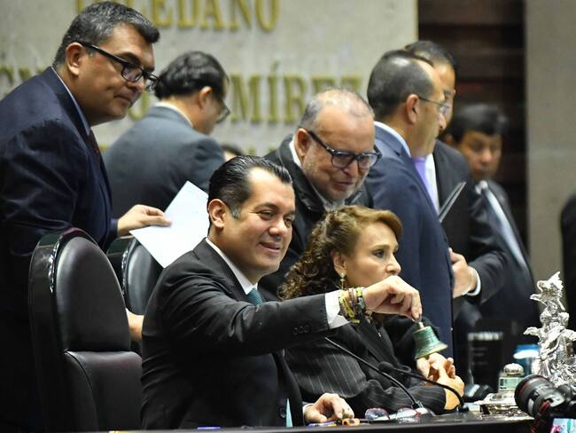 Entre gritos legisladores inician segundo periodo ordinario