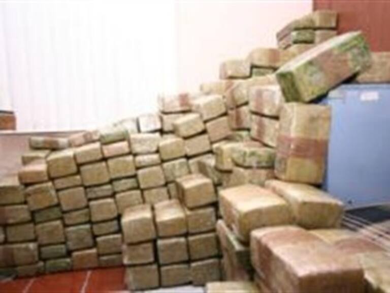 Detienen a mexicano con más de 72 kilos de marihuana oculta en llantas