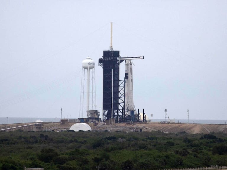 Cancelan lanzamiento del cohete Falcon 9 por mal clima
