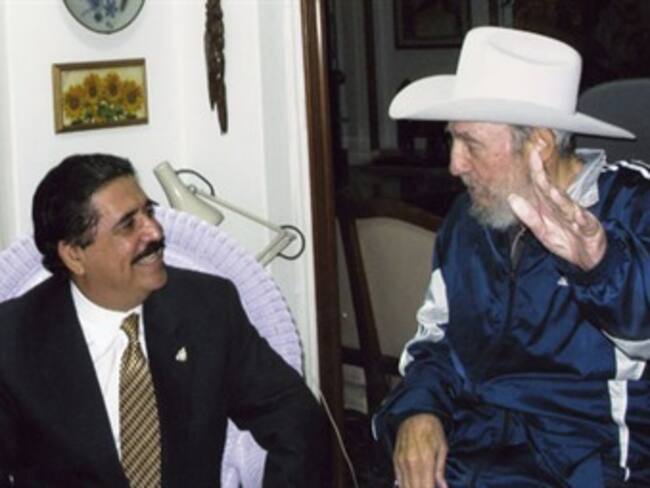 Muestran fotos de Fidel Castro luciendo sombrero 'vaquero'