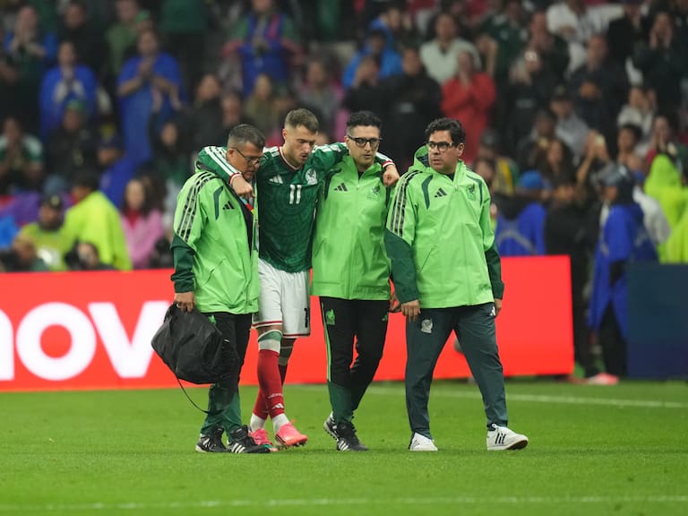 Santiago Giménez: ¿Qué lesión tiene y cuánto tiempo estará fuera tras el México vs Inglaterra?