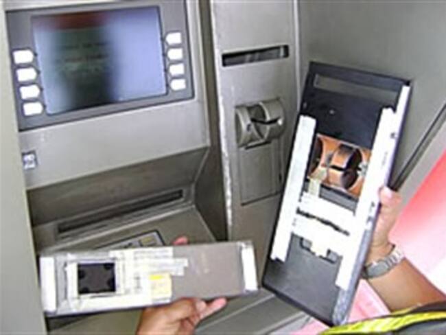 Dictan formal prisión a 4 extranjeros por clonación de tarjetas