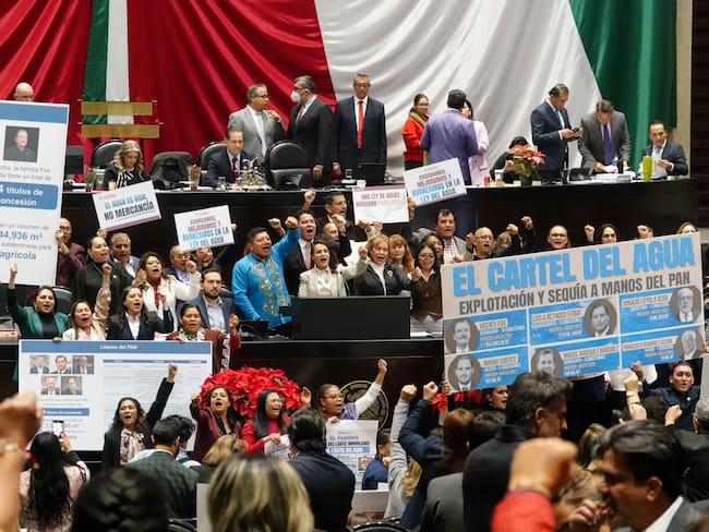 Diputados aprueban en fast track Ley de Aguas, pese a protestas campesinas