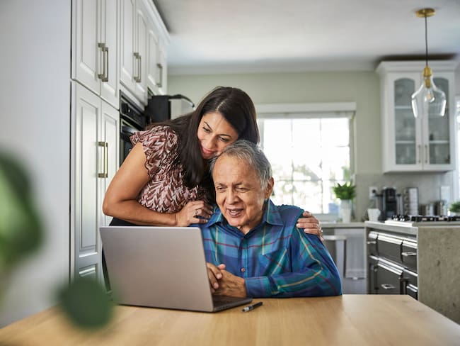 Cómo registrarse al programa ‘Ciudad que Cuida a Quien Cuida’ y recibir 2000 pesos al mes