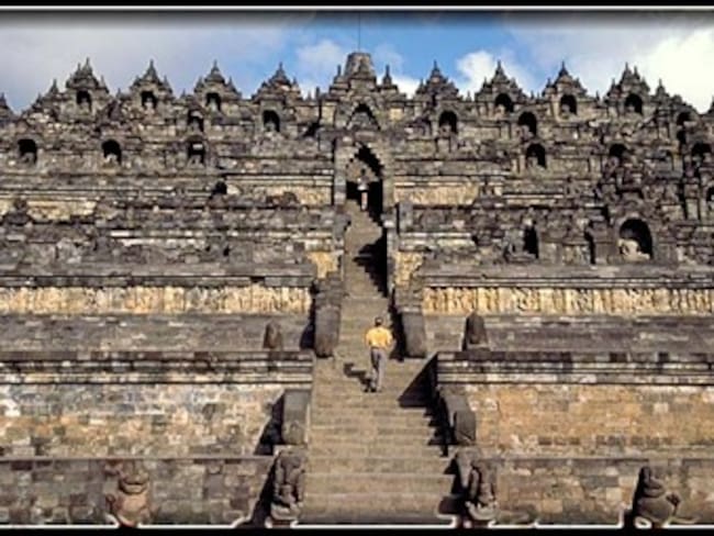 Un sismo de magnitud 6,4 sacude a Indonesia