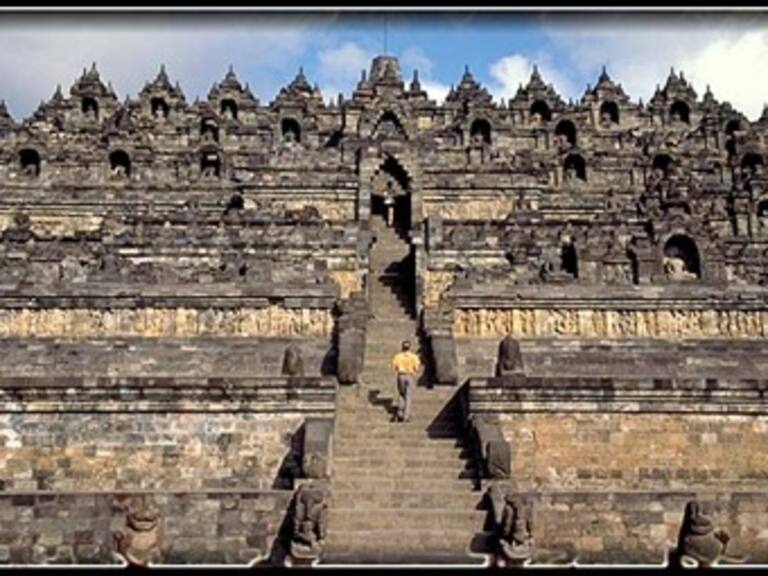 Un sismo de magnitud 6,4 sacude a Indonesia