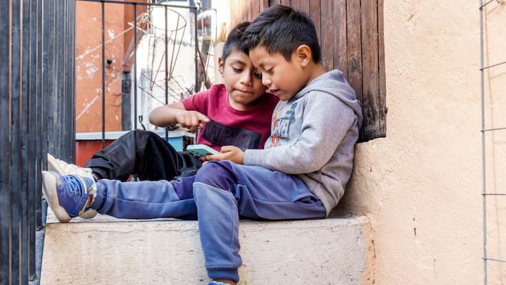 Crecen riesgos en menores por uso de pantallas; PAN proponen prohibir redes sociales a menores de 16 años