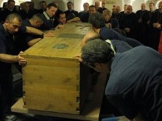 Extraen ataúd de Juan Pablo II