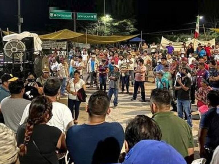 Habitantes de Oteapan bloquean carretera del sur de Veracruz