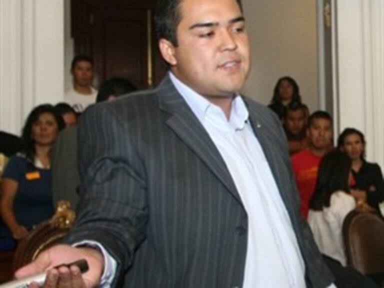 Se disculpa Cristian Vargas de acusar a gays de violadores