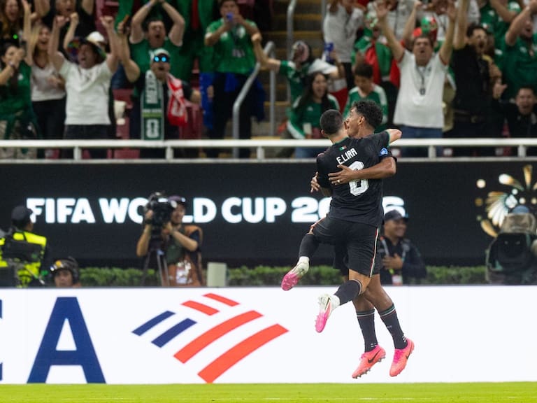 Con el gol de Luis Romo, el Estadio Guadalajara se convirtió en un volcán de felicidad. FOTO: MOISÉS PABLO/CUARTOSCURO.COM