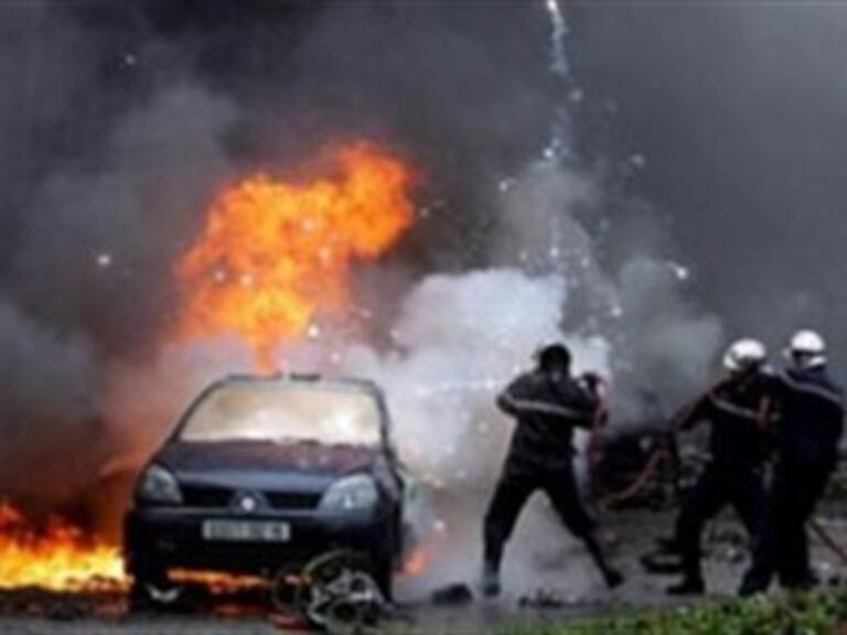 Estalla carro-bomba frente a Parlamento de Somalia