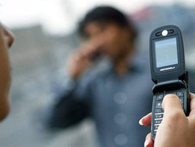 Piden a Cofetel y Profeco proteger a usuarios de telefonía móvil