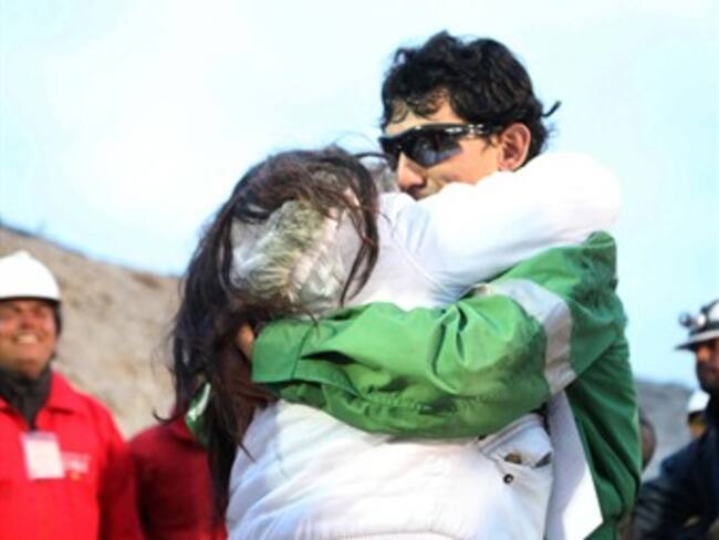 Llega a superficie onceavo minero chileno