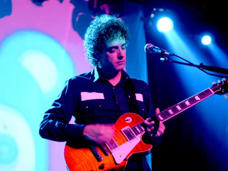 Cerati fue guitarrista y voz principal de Soda Stereo.