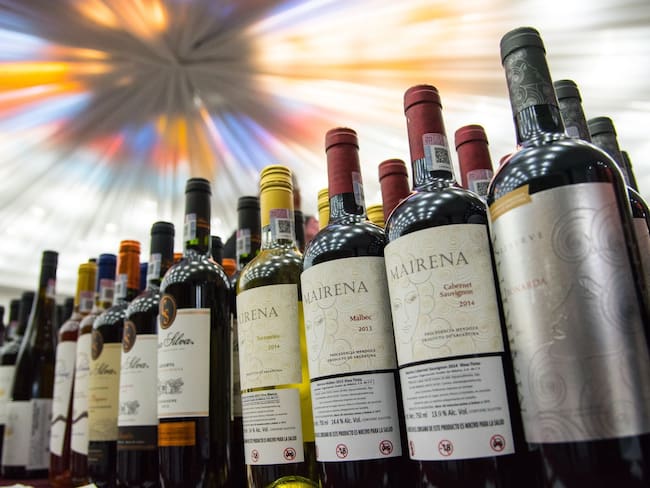 ¡Cuidado con lo que bebes! El SAT lanza alerta por alcohol adulterado en Navidad