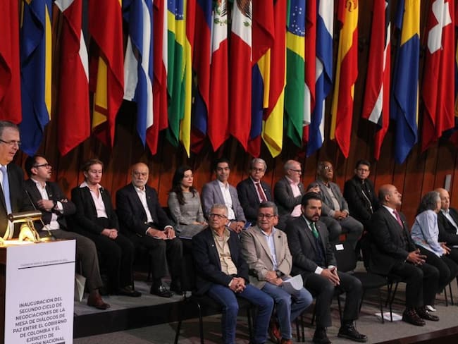 Inaugura Ebrard diálogos de paz para Colombia