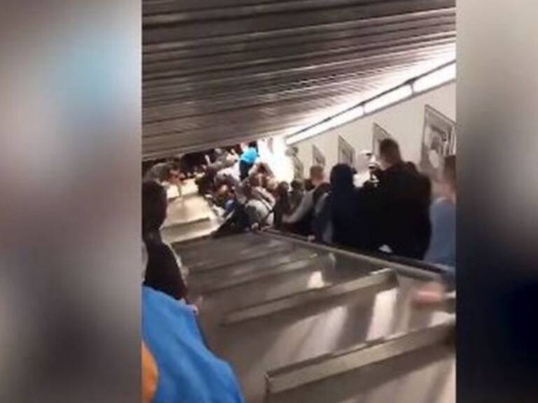 Colapsa escalera en estación del Metro