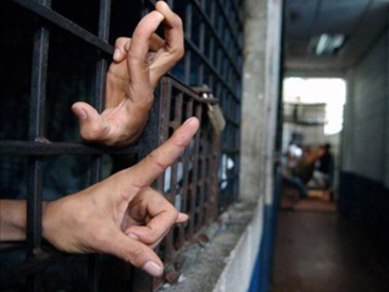 Hallan droga y armas en penal de Chiapas