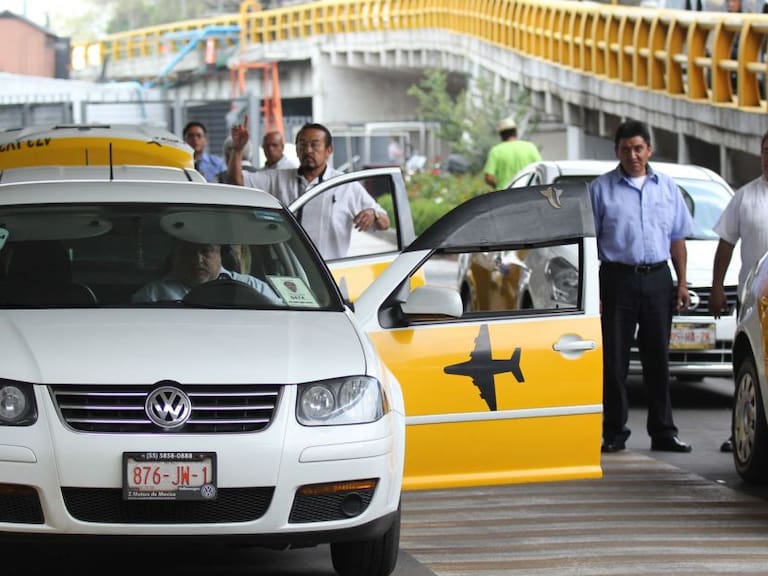 Pérdidas de hasta 70% para taxistas del Aeropuerto por taxis de app
