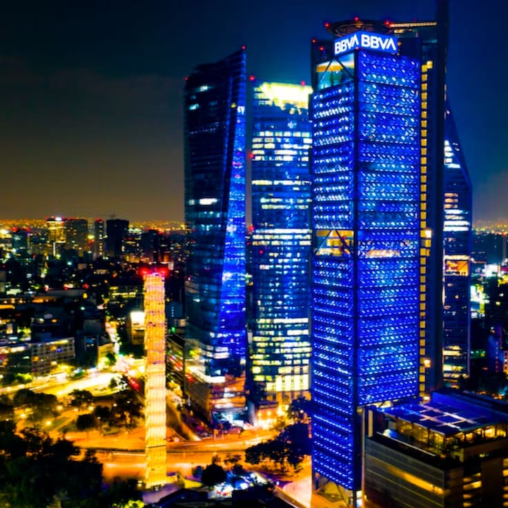 La Torre BBVA cumple una década y W Radio se unió a la celebración