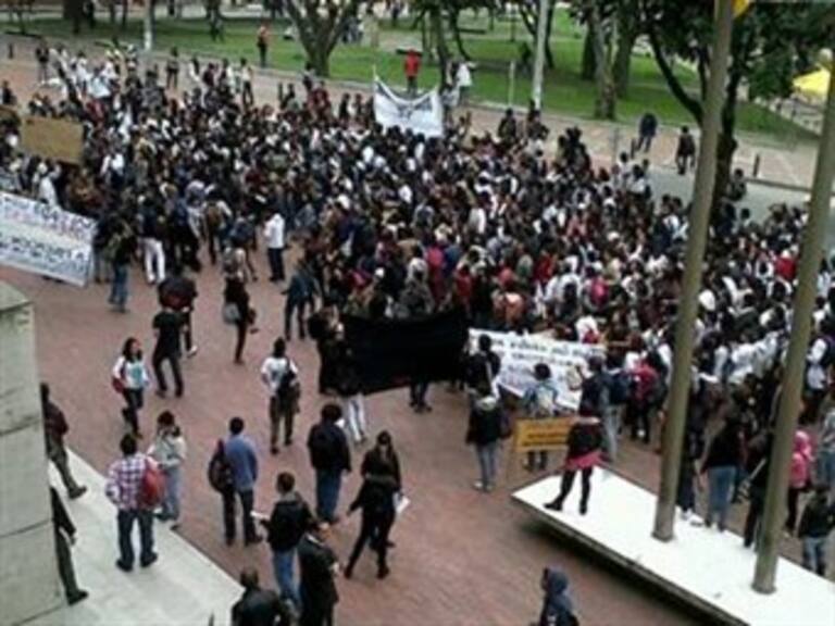 Evacuan por amenaza de bomba campus de Universidad de Texas