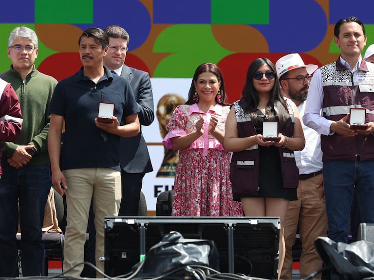 Brugada reconoce a trabajadores por apoyo en Mundial