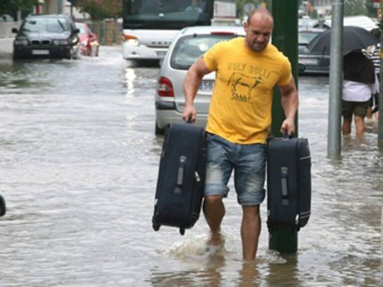 Caos por inundaciones en Edomex y DF