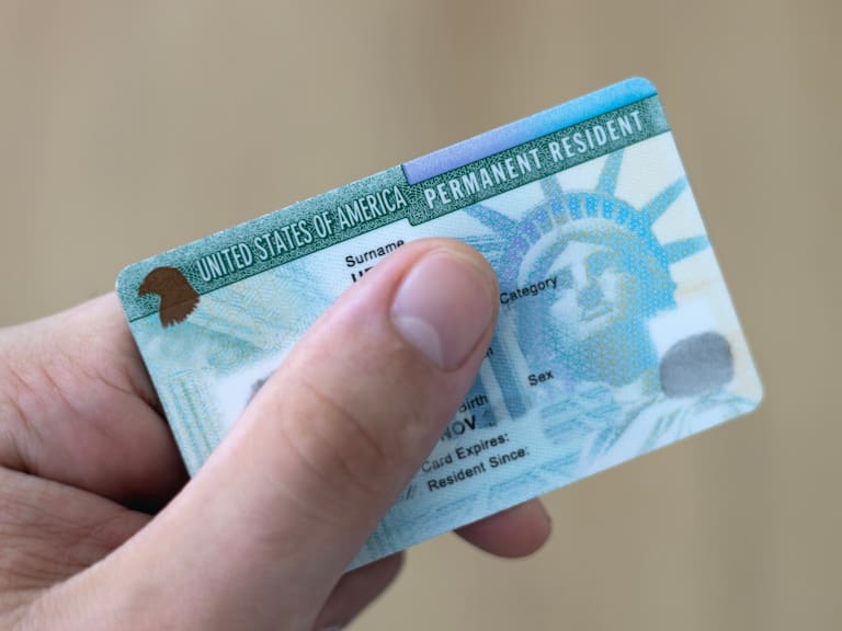 El Servicio de Ciudadanía e Inmigración de Estados Unidos (USCIS) implementó el nuevo formulario I-485, documento clave para solicitar la residencia permanente (Green Card).