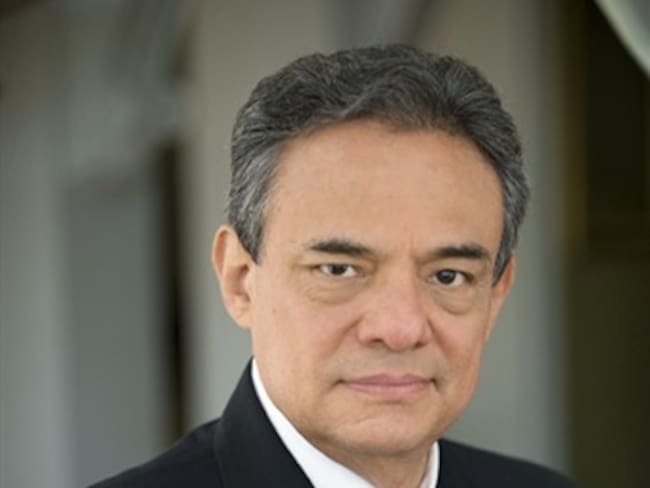 Revela José José que estuvo a punto de perder la vista
