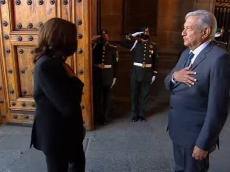 AMLO sin cubrebocas; así fue la llegada de Kamala Harris a Palacio Nacional