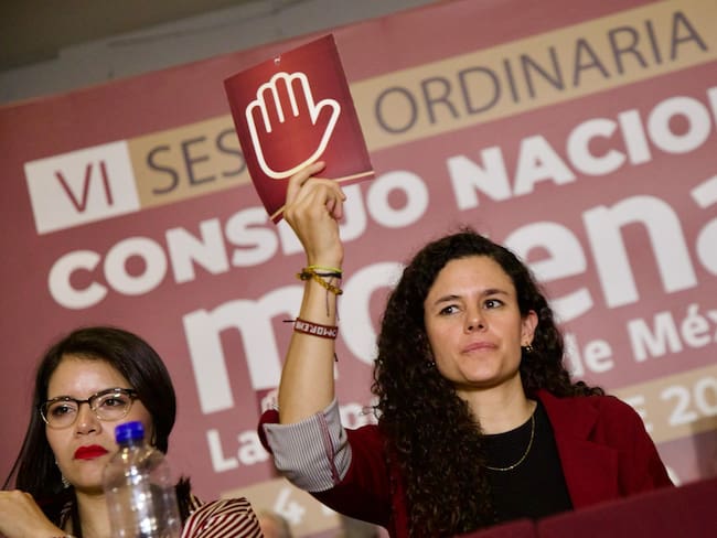 Morena emite amonestación pública a las diputadas Adriana Quiroz y Petra Romero