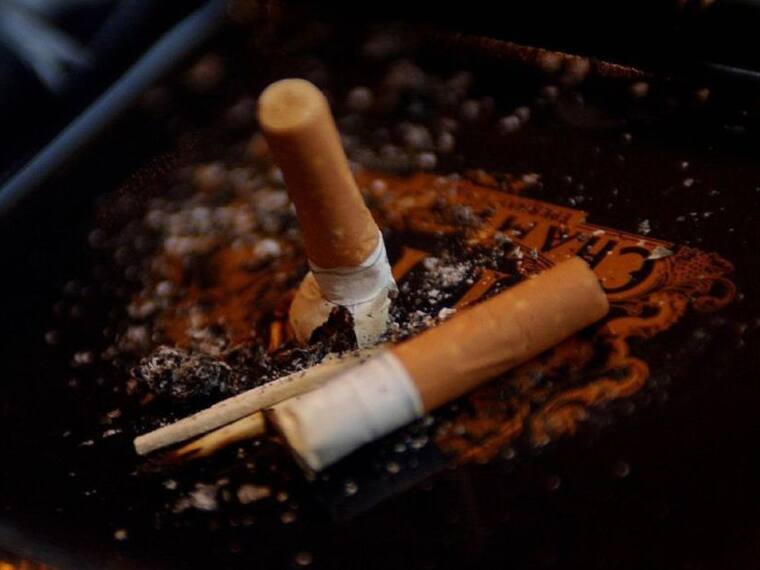 SOPITAS: Quien tire colillas de cigarro podría ser multado