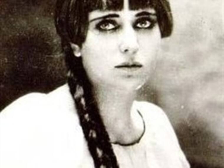 Recuerda 'La Reata' el nacimiento de Nahui Olin