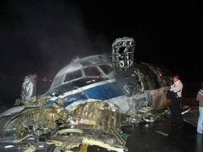 Cae avión en Cuba con 68 personas abordo