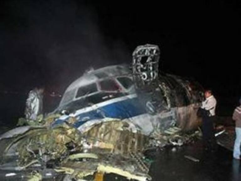 Cae avión en Cuba con 68 personas abordo