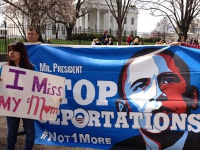 Protestan niños inmigrantes frente a la Casa Blanca