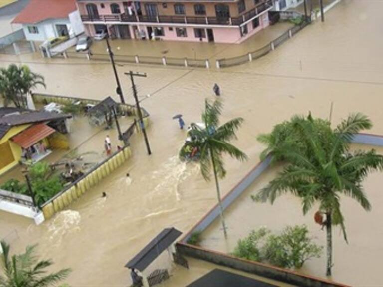 Siguen desaparecidas 406 personas por inundaciones en Brasil