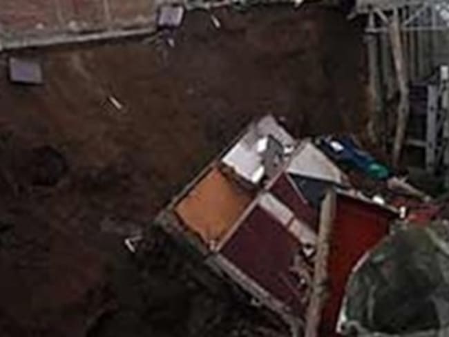 Se desploma casa en Naucalpan