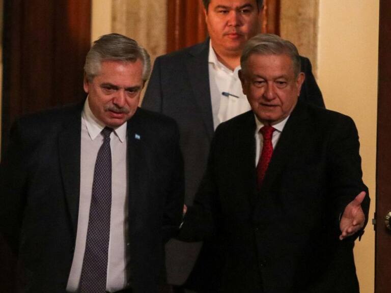 Presidentes de Argentina y México piden no acaparamiento de vacunas