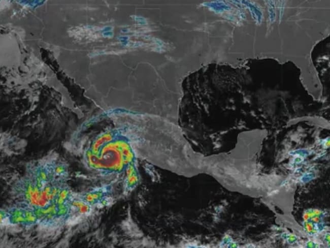 &#039;Rosly&#039; se intensifica a huracán categoría 4