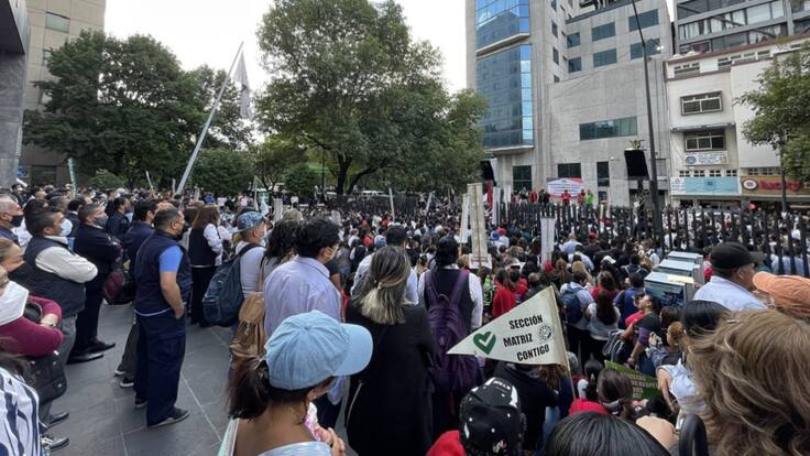 Se van a huelga trabajadores de Telmex